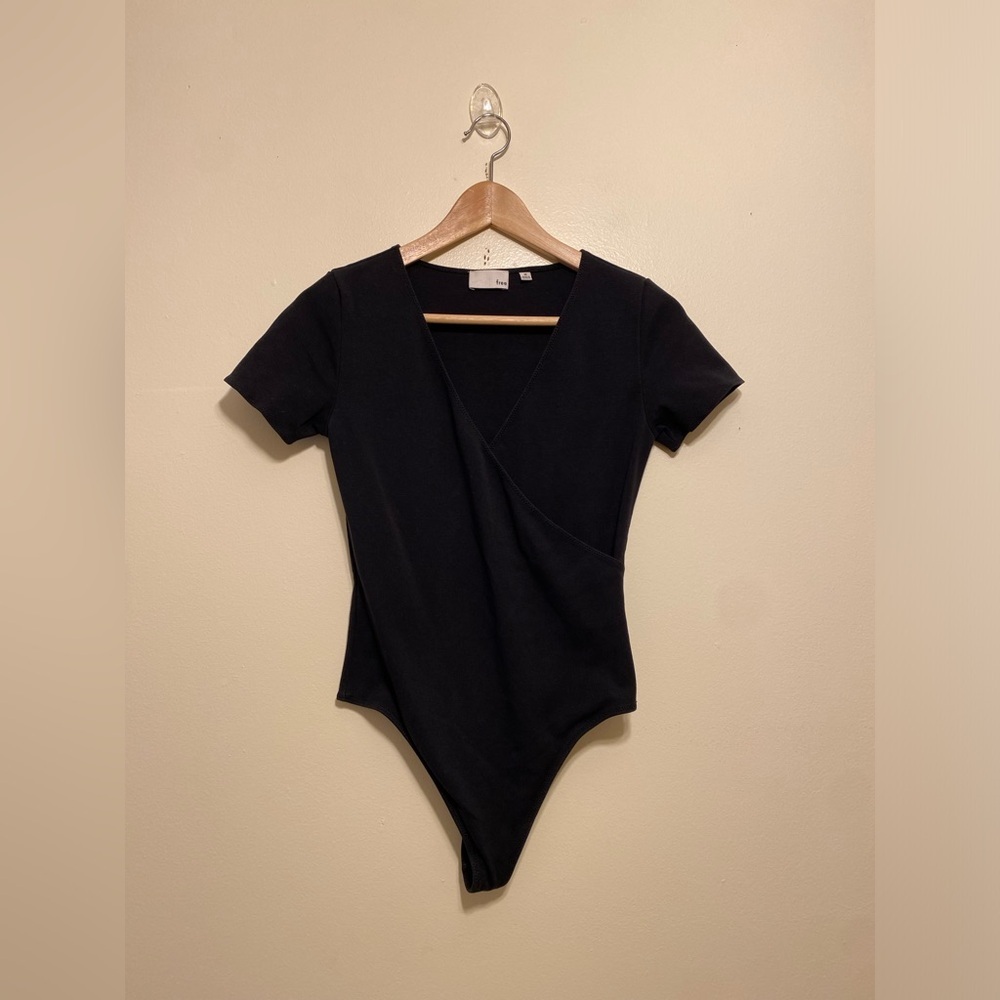 Wilfred Aritzia Black Short-Sleeve Wrap-Front Bodysuit. Size M